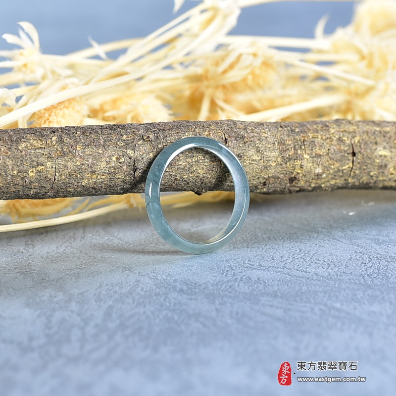 翡翠戒指|天然玉石玉戒・日常配戴與送禮款式|圓滿和合・平安順遂・吉祥如意・福氣常伴・情緣長久|翡翠玉戒・版指戒・板指戒・結婚戒指・男女對戒・情侶對戒|可客製化訂做各式翡翠戒指、吊墜、玉珮與項鍊|RNG990|商品照片與資料介紹 4 翡翠戒指|天然玉石玉戒・日常配戴與送禮款式|圓滿和合・平安順遂・吉祥如意・福氣常伴・情緣長久|翡翠玉戒・版指戒・板指戒・結婚戒指・男女對戒・情侶對戒|可客製化訂做各式翡翠戒指、吊墜、玉珮與項鍊|RNG990|商品照片與資料介紹 4