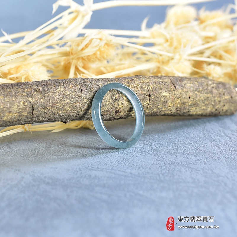 翡翠戒指|天然玉石玉戒・日常配戴與送禮款式|圓滿和合・平安順遂・吉祥如意・福氣常伴・情緣長久|翡翠玉戒・版指戒・板指戒・結婚戒指・男女對戒・情侶對戒|可客製化訂做各式翡翠戒指、吊墜、玉珮與項鍊|RNG990|商品照片與資料介紹 5 翡翠戒指|天然玉石玉戒・日常配戴與送禮款式|圓滿和合・平安順遂・吉祥如意・福氣常伴・情緣長久|翡翠玉戒・版指戒・板指戒・結婚戒指・男女對戒・情侶對戒|可客製化訂做各式翡翠戒指、吊墜、玉珮與項鍊|RNG990|商品照片與資料介紹 5