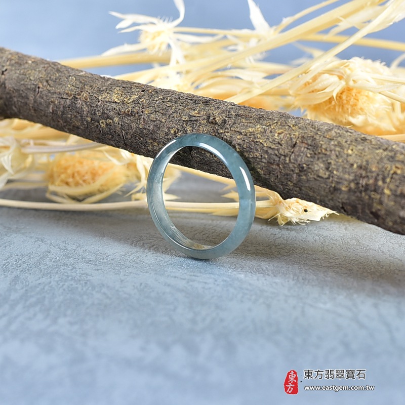 翡翠戒指|天然玉石玉戒・日常配戴與送禮款式|圓滿和合・平安順遂・吉祥如意・福氣常伴・情緣長久|翡翠玉戒・版指戒・板指戒・結婚戒指・男女對戒・情侶對戒|可客製化訂做各式翡翠戒指、吊墜、玉珮與項鍊|RNG990|商品照片與資料介紹 7 翡翠戒指|天然玉石玉戒・日常配戴與送禮款式|圓滿和合・平安順遂・吉祥如意・福氣常伴・情緣長久|翡翠玉戒・版指戒・板指戒・結婚戒指・男女對戒・情侶對戒|可客製化訂做各式翡翠戒指、吊墜、玉珮與項鍊|RNG990|商品照片與資料介紹 7