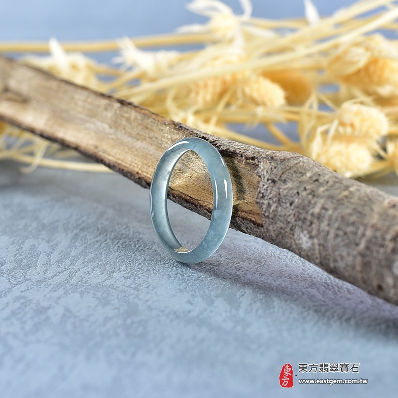 翡翠戒指|天然玉石玉戒・日常配戴與送禮款式|圓滿和合・平安順遂・吉祥如意・福氣常伴・情緣長久|翡翠玉戒・版指戒・板指戒・結婚戒指・男女對戒・情侶對戒|可客製化訂做各式翡翠戒指、吊墜、玉珮與項鍊|RNG990|商品照片與資料介紹 8 翡翠戒指|天然玉石玉戒・日常配戴與送禮款式|圓滿和合・平安順遂・吉祥如意・福氣常伴・情緣長久|翡翠玉戒・版指戒・板指戒・結婚戒指・男女對戒・情侶對戒|可客製化訂做各式翡翠戒指、吊墜、玉珮與項鍊|RNG990|商品照片與資料介紹 8