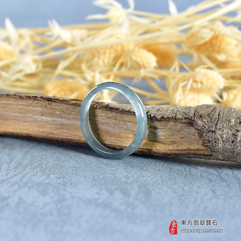 翡翠戒指|天然玉石玉戒・日常配戴與送禮款式|圓滿和合・平安順遂・吉祥如意・福氣常伴・情緣長久|翡翠玉戒・版指戒・板指戒・結婚戒指・男女對戒・情侶對戒|可客製化訂做各式翡翠戒指、吊墜、玉珮與項鍊|RNG990|商品照片與資料介紹 9 翡翠戒指|天然玉石玉戒・日常配戴與送禮款式|圓滿和合・平安順遂・吉祥如意・福氣常伴・情緣長久|翡翠玉戒・版指戒・板指戒・結婚戒指・男女對戒・情侶對戒|可客製化訂做各式翡翠戒指、吊墜、玉珮與項鍊|RNG990|商品照片與資料介紹 9