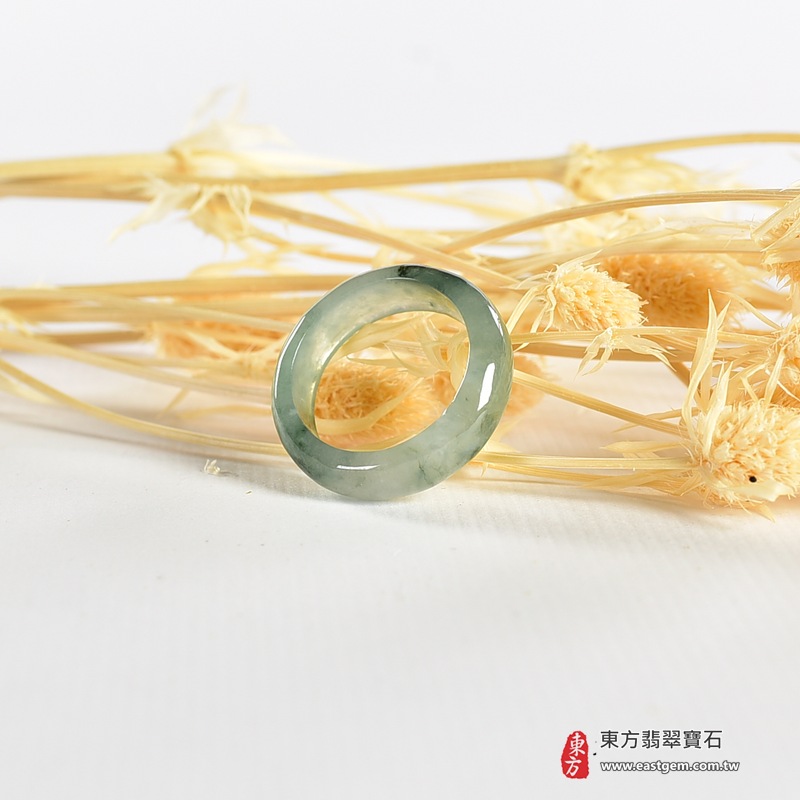 翡翠戒指|天然玉石玉戒・日常配戴與送禮款式|圓滿和合・平安順遂・吉祥如意・福氣常伴・情緣長久|翡翠玉戒・版指戒・板指戒・結婚戒指・男女對戒・情侶對戒|可客製化訂做各式翡翠戒指、吊墜、玉珮與項鍊|RNG991|商品照片與資料介紹 6 翡翠戒指|天然玉石玉戒・日常配戴與送禮款式|圓滿和合・平安順遂・吉祥如意・福氣常伴・情緣長久|翡翠玉戒・版指戒・板指戒・結婚戒指・男女對戒・情侶對戒|可客製化訂做各式翡翠戒指、吊墜、玉珮與項鍊|RNG991|商品照片與資料介紹 6