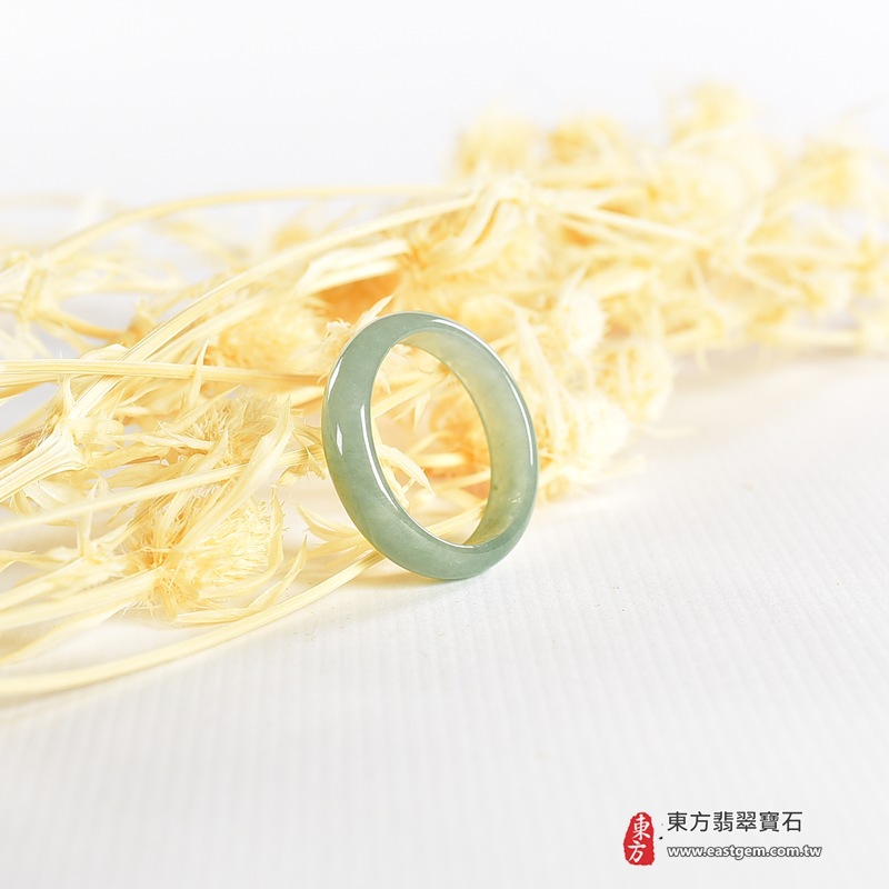 翡翠戒指|天然玉石玉戒・日常配戴與送禮款式|圓滿和合・平安順遂・吉祥如意・福氣常伴・情緣長久|翡翠玉戒・版指戒・板指戒・結婚戒指・男女對戒・情侶對戒|可客製化訂做各式翡翠戒指、吊墜、玉珮與項鍊|RNG992|商品照片與資料介紹 6 翡翠戒指|天然玉石玉戒・日常配戴與送禮款式|圓滿和合・平安順遂・吉祥如意・福氣常伴・情緣長久|翡翠玉戒・版指戒・板指戒・結婚戒指・男女對戒・情侶對戒|可客製化訂做各式翡翠戒指、吊墜、玉珮與項鍊|RNG992|商品照片與資料介紹 6