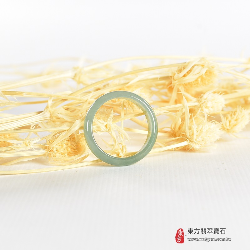 翡翠戒指|天然玉石玉戒・日常配戴與送禮款式|圓滿和合・平安順遂・吉祥如意・福氣常伴・情緣長久|翡翠玉戒・版指戒・板指戒・結婚戒指・男女對戒・情侶對戒|可客製化訂做各式翡翠戒指、吊墜、玉珮與項鍊|RNG992|商品照片與資料介紹 7 翡翠戒指|天然玉石玉戒・日常配戴與送禮款式|圓滿和合・平安順遂・吉祥如意・福氣常伴・情緣長久|翡翠玉戒・版指戒・板指戒・結婚戒指・男女對戒・情侶對戒|可客製化訂做各式翡翠戒指、吊墜、玉珮與項鍊|RNG992|商品照片與資料介紹 7