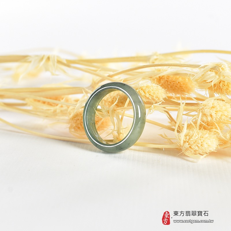 翡翠戒指|天然玉石玉戒・日常配戴與送禮款式|圓滿和合・平安順遂・吉祥如意・福氣常伴・情緣長久|翡翠玉戒・版指戒・板指戒・結婚戒指・男女對戒・情侶對戒|可客製化訂做各式翡翠戒指、吊墜、玉珮與項鍊|RNG993|商品照片與資料介紹 7 翡翠戒指|天然玉石玉戒・日常配戴與送禮款式|圓滿和合・平安順遂・吉祥如意・福氣常伴・情緣長久|翡翠玉戒・版指戒・板指戒・結婚戒指・男女對戒・情侶對戒|可客製化訂做各式翡翠戒指、吊墜、玉珮與項鍊|RNG993|商品照片與資料介紹 7