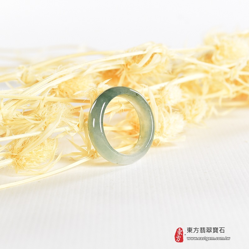 糯種白底青翡翠平口戒|RNG994|白底飄淺綠天然色帶・圓潤飽滿戒身・柔和糯潤質感・清雅素面拋光|日常配戴翡翠玉戒、女性清新玉戒、生日紀念送禮與天然玉石收藏|白底青翡翠戒環・天然玉戒指・附鑑定證書|東方翡翠寶石專賣店 6 糯種白底青翡翠平口戒|RNG994|白底飄淺綠天然色帶・圓潤飽滿戒身・柔和糯潤質感・清雅素面拋光|日常配戴翡翠玉戒、女性清新玉戒、生日紀念送禮與天然玉石收藏|白底青翡翠戒環・天然玉戒指・附鑑定證書|東方翡翠寶石專賣店 6