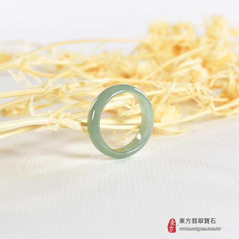 翡翠戒指|天然玉石玉戒・日常配戴與送禮款式|圓滿和合・平安順遂・吉祥如意・福氣常伴・情緣長久|翡翠玉戒・版指戒・板指戒・結婚戒指・男女對戒・情侶對戒|可客製化訂做各式翡翠戒指、吊墜、玉珮與項鍊|RNG996|商品照片與資料介紹 4 翡翠戒指|天然玉石玉戒・日常配戴與送禮款式|圓滿和合・平安順遂・吉祥如意・福氣常伴・情緣長久|翡翠玉戒・版指戒・板指戒・結婚戒指・男女對戒・情侶對戒|可客製化訂做各式翡翠戒指、吊墜、玉珮與項鍊|RNG996|商品照片與資料介紹 4