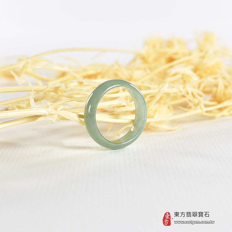 翡翠戒指|天然玉石玉戒・日常配戴與送禮款式|圓滿和合・平安順遂・吉祥如意・福氣常伴・情緣長久|翡翠玉戒・版指戒・板指戒・結婚戒指・男女對戒・情侶對戒|可客製化訂做各式翡翠戒指、吊墜、玉珮與項鍊|RNG996|商品照片與資料介紹 5 翡翠戒指|天然玉石玉戒・日常配戴與送禮款式|圓滿和合・平安順遂・吉祥如意・福氣常伴・情緣長久|翡翠玉戒・版指戒・板指戒・結婚戒指・男女對戒・情侶對戒|可客製化訂做各式翡翠戒指、吊墜、玉珮與項鍊|RNG996|商品照片與資料介紹 5