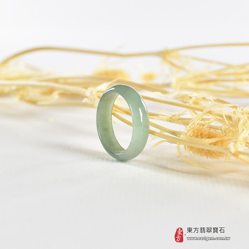 翡翠戒指|天然玉石玉戒・日常配戴與送禮款式|圓滿和合・平安順遂・吉祥如意・福氣常伴・情緣長久|翡翠玉戒・版指戒・板指戒・結婚戒指・男女對戒・情侶對戒|可客製化訂做各式翡翠戒指、吊墜、玉珮與項鍊|RNG996|商品照片與資料介紹 7 翡翠戒指|天然玉石玉戒・日常配戴與送禮款式|圓滿和合・平安順遂・吉祥如意・福氣常伴・情緣長久|翡翠玉戒・版指戒・板指戒・結婚戒指・男女對戒・情侶對戒|可客製化訂做各式翡翠戒指、吊墜、玉珮與項鍊|RNG996|商品照片與資料介紹 7