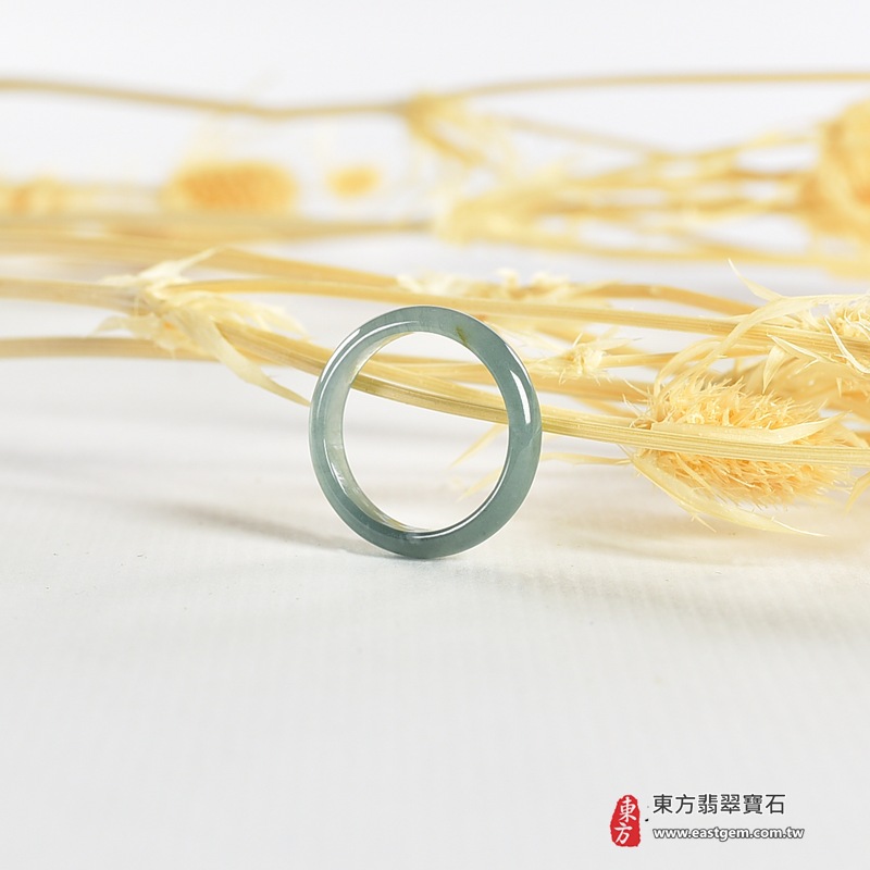 翡翠戒指|天然玉石玉戒・日常配戴與送禮款式|圓滿和合・平安順遂・吉祥如意・福氣常伴・情緣長久|翡翠玉戒・版指戒・板指戒・結婚戒指・男女對戒・情侶對戒|可客製化訂做各式翡翠戒指、吊墜、玉珮與項鍊|RNG997|商品照片與資料介紹 4 翡翠戒指|天然玉石玉戒・日常配戴與送禮款式|圓滿和合・平安順遂・吉祥如意・福氣常伴・情緣長久|翡翠玉戒・版指戒・板指戒・結婚戒指・男女對戒・情侶對戒|可客製化訂做各式翡翠戒指、吊墜、玉珮與項鍊|RNG997|商品照片與資料介紹 4