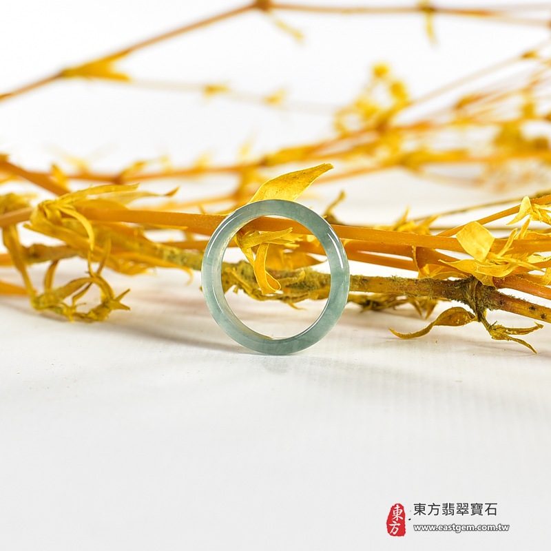 翡翠戒指|天然玉石玉戒・日常配戴與送禮款式|圓滿和合・平安順遂・吉祥如意・福氣常伴・情緣長久|翡翠玉戒・版指戒・板指戒・結婚戒指・男女對戒・情侶對戒|可客製化訂做各式翡翠戒指、吊墜、玉珮與項鍊|RNG1000|商品照片與資料介紹 4 翡翠戒指|天然玉石玉戒・日常配戴與送禮款式|圓滿和合・平安順遂・吉祥如意・福氣常伴・情緣長久|翡翠玉戒・版指戒・板指戒・結婚戒指・男女對戒・情侶對戒|可客製化訂做各式翡翠戒指、吊墜、玉珮與項鍊|RNG1000|商品照片與資料介紹 4