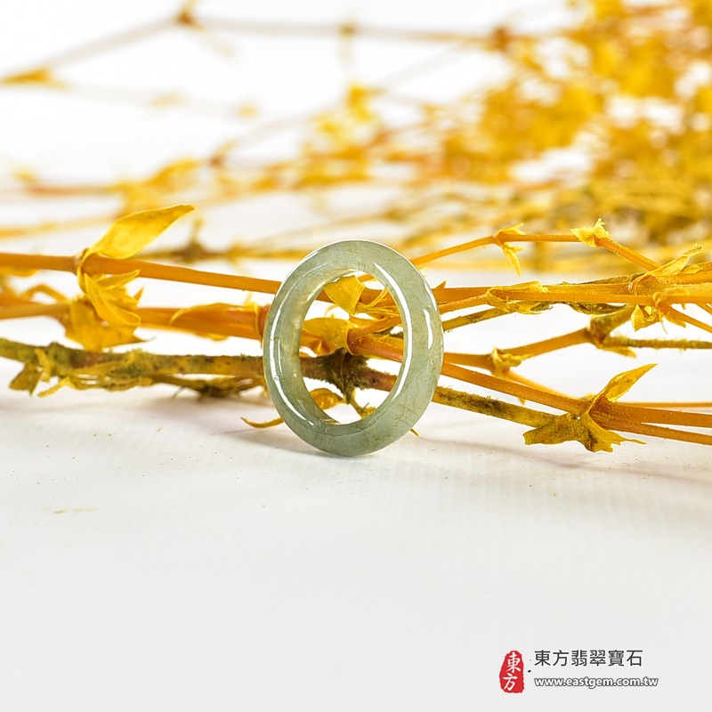 翡翠戒指|天然玉石玉戒・日常配戴與送禮款式|圓滿和合・平安順遂・吉祥如意・福氣常伴・情緣長久|翡翠玉戒・版指戒・板指戒・結婚戒指・男女對戒・情侶對戒|可客製化訂做各式翡翠戒指、吊墜、玉珮與項鍊|RNG1004|商品照片與資料介紹 6 翡翠戒指|天然玉石玉戒・日常配戴與送禮款式|圓滿和合・平安順遂・吉祥如意・福氣常伴・情緣長久|翡翠玉戒・版指戒・板指戒・結婚戒指・男女對戒・情侶對戒|可客製化訂做各式翡翠戒指、吊墜、玉珮與項鍊|RNG1004|商品照片與資料介紹 6
