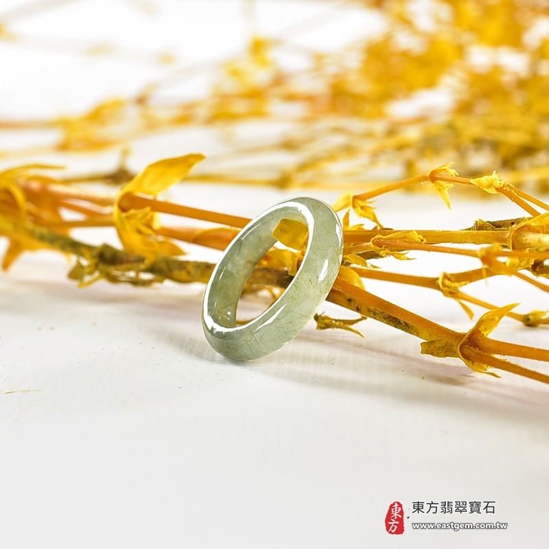 翡翠戒指|天然玉石玉戒・日常配戴與送禮款式|圓滿和合・平安順遂・吉祥如意・福氣常伴・情緣長久|翡翠玉戒・版指戒・板指戒・結婚戒指・男女對戒・情侶對戒|可客製化訂做各式翡翠戒指、吊墜、玉珮與項鍊|RNG1004|商品照片與資料介紹 7 翡翠戒指|天然玉石玉戒・日常配戴與送禮款式|圓滿和合・平安順遂・吉祥如意・福氣常伴・情緣長久|翡翠玉戒・版指戒・板指戒・結婚戒指・男女對戒・情侶對戒|可客製化訂做各式翡翠戒指、吊墜、玉珮與項鍊|RNG1004|商品照片與資料介紹 7