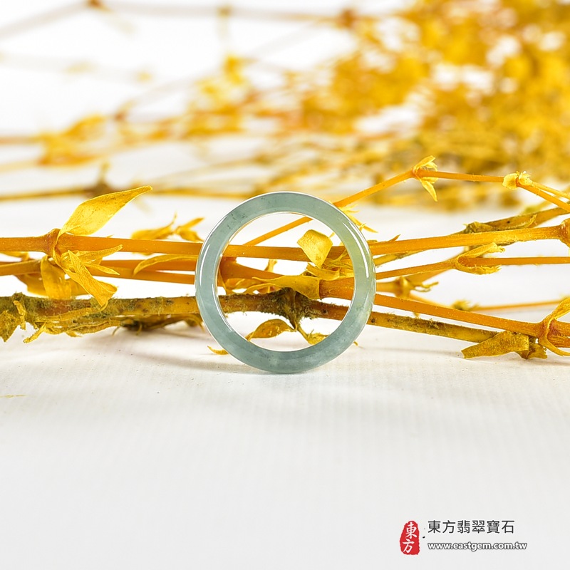 翡翠戒指|天然玉石玉戒・日常配戴與送禮款式|圓滿和合・平安順遂・吉祥如意・福氣常伴・情緣長久|翡翠玉戒・版指戒・板指戒・結婚戒指・男女對戒・情侶對戒|可客製化訂做各式翡翠戒指、吊墜、玉珮與項鍊|RNG1005|商品照片與資料介紹 4 翡翠戒指|天然玉石玉戒・日常配戴與送禮款式|圓滿和合・平安順遂・吉祥如意・福氣常伴・情緣長久|翡翠玉戒・版指戒・板指戒・結婚戒指・男女對戒・情侶對戒|可客製化訂做各式翡翠戒指、吊墜、玉珮與項鍊|RNG1005|商品照片與資料介紹 4