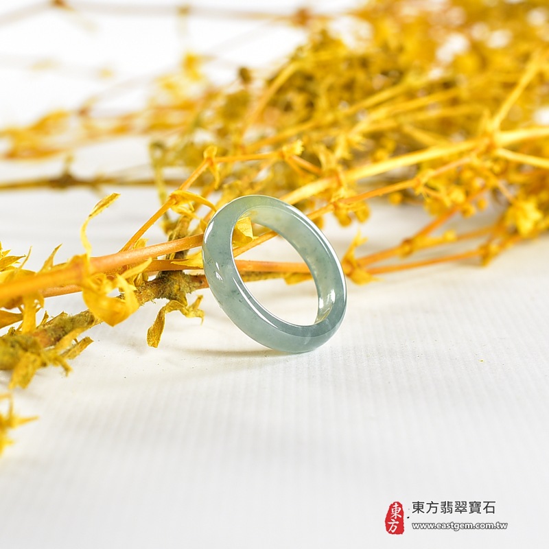 翡翠戒指|天然玉石玉戒・日常配戴與送禮款式|圓滿和合・平安順遂・吉祥如意・福氣常伴・情緣長久|翡翠玉戒・版指戒・板指戒・結婚戒指・男女對戒・情侶對戒|可客製化訂做各式翡翠戒指、吊墜、玉珮與項鍊|RNG1005|商品照片與資料介紹 6 翡翠戒指|天然玉石玉戒・日常配戴與送禮款式|圓滿和合・平安順遂・吉祥如意・福氣常伴・情緣長久|翡翠玉戒・版指戒・板指戒・結婚戒指・男女對戒・情侶對戒|可客製化訂做各式翡翠戒指、吊墜、玉珮與項鍊|RNG1005|商品照片與資料介紹 6