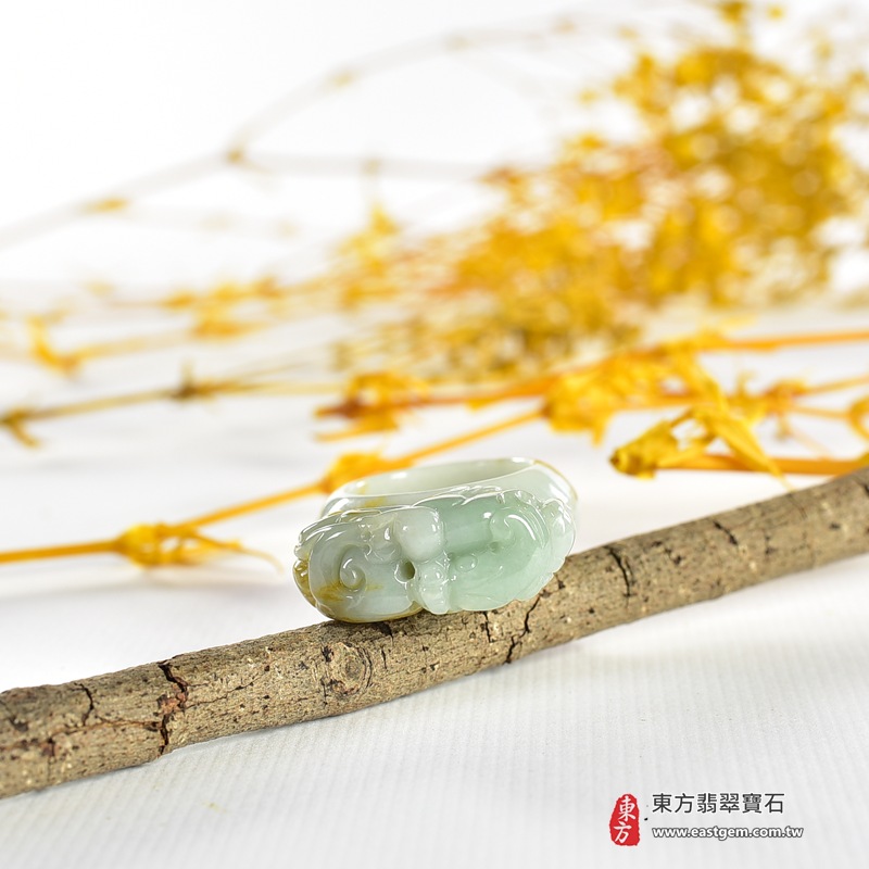 翡翠戒指|天然玉石玉戒・日常配戴與送禮款式|圓滿和合・平安順遂・吉祥如意・福氣常伴・情緣長久|翡翠玉戒・版指戒・板指戒・結婚戒指・男女對戒・情侶對戒|可客製化訂做各式翡翠戒指、吊墜、玉珮與項鍊|RNG1006|商品照片與資料介紹 9 翡翠戒指|天然玉石玉戒・日常配戴與送禮款式|圓滿和合・平安順遂・吉祥如意・福氣常伴・情緣長久|翡翠玉戒・版指戒・板指戒・結婚戒指・男女對戒・情侶對戒|可客製化訂做各式翡翠戒指、吊墜、玉珮與項鍊|RNG1006|商品照片與資料介紹 9