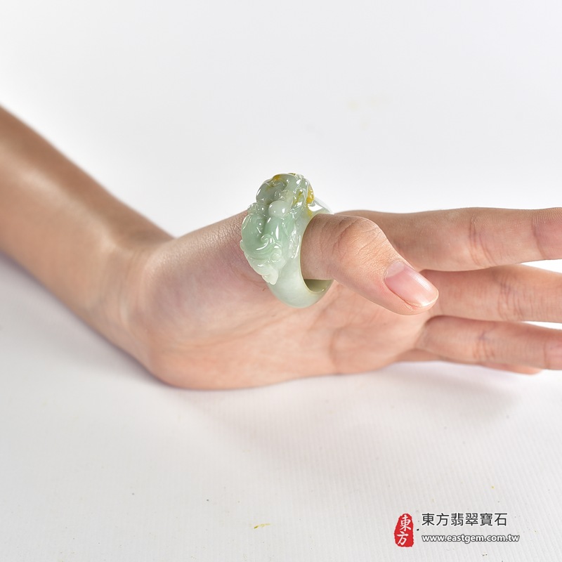 翡翠戒指|天然玉石玉戒・日常配戴與送禮款式|圓滿和合・平安順遂・吉祥如意・福氣常伴・情緣長久|翡翠玉戒・版指戒・板指戒・結婚戒指・男女對戒・情侶對戒|可客製化訂做各式翡翠戒指、吊墜、玉珮與項鍊|RNG1006|商品照片與資料介紹 14 翡翠戒指|天然玉石玉戒・日常配戴與送禮款式|圓滿和合・平安順遂・吉祥如意・福氣常伴・情緣長久|翡翠玉戒・版指戒・板指戒・結婚戒指・男女對戒・情侶對戒|可客製化訂做各式翡翠戒指、吊墜、玉珮與項鍊|RNG1006|商品照片與資料介紹 14