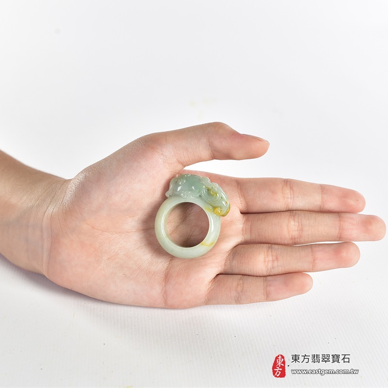 翡翠戒指|天然玉石玉戒・日常配戴與送禮款式|圓滿和合・平安順遂・吉祥如意・福氣常伴・情緣長久|翡翠玉戒・版指戒・板指戒・結婚戒指・男女對戒・情侶對戒|可客製化訂做各式翡翠戒指、吊墜、玉珮與項鍊|RNG1006|商品照片與資料介紹 18 翡翠戒指|天然玉石玉戒・日常配戴與送禮款式|圓滿和合・平安順遂・吉祥如意・福氣常伴・情緣長久|翡翠玉戒・版指戒・板指戒・結婚戒指・男女對戒・情侶對戒|可客製化訂做各式翡翠戒指、吊墜、玉珮與項鍊|RNG1006|商品照片與資料介紹 18