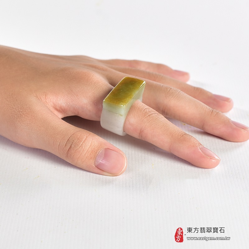 翡翠戒指｜天然玉石玉戒・日常配戴與送禮款式｜圓滿和合・平安順遂・吉祥如意・福氣常伴・情緣長久｜翡翠玉戒・版指戒・板指戒・結婚戒指・男女對戒・情侶對戒｜可客製化訂做各式翡翠戒指、吊墜、玉珮與項鍊｜RNG1008｜商品照片與資料介紹 12