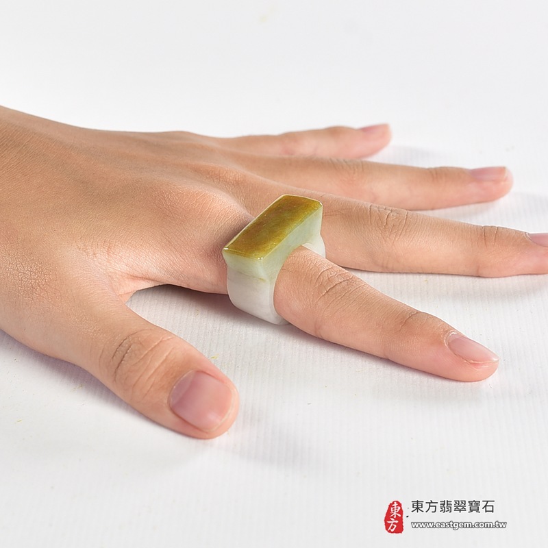 翡翠戒指｜天然玉石玉戒・日常配戴與送禮款式｜圓滿和合・平安順遂・吉祥如意・福氣常伴・情緣長久｜翡翠玉戒・版指戒・板指戒・結婚戒指・男女對戒・情侶對戒｜可客製化訂做各式翡翠戒指、吊墜、玉珮與項鍊｜RNG1008｜商品照片與資料介紹 13