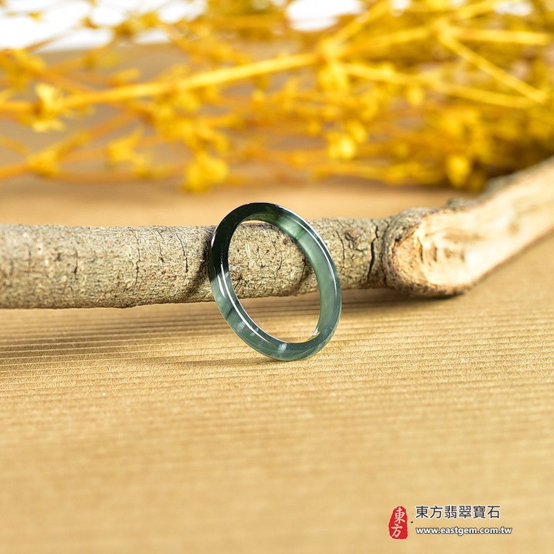 翡翠戒指|天然玉石玉戒・日常配戴與送禮款式|圓滿和合・平安順遂・吉祥如意・福氣常伴・情緣長久|翡翠玉戒・版指戒・板指戒・結婚戒指・男女對戒・情侶對戒|可客製化訂做各式翡翠戒指、吊墜、玉珮與項鍊|RNG1010|商品照片與資料介紹 6 翡翠戒指|天然玉石玉戒・日常配戴與送禮款式|圓滿和合・平安順遂・吉祥如意・福氣常伴・情緣長久|翡翠玉戒・版指戒・板指戒・結婚戒指・男女對戒・情侶對戒|可客製化訂做各式翡翠戒指、吊墜、玉珮與項鍊|RNG1010|商品照片與資料介紹 6