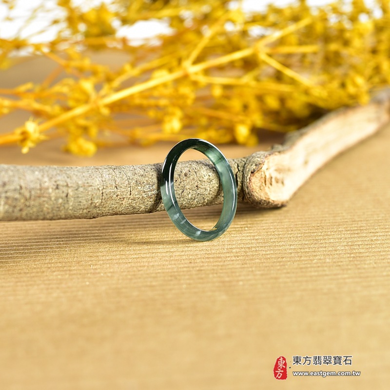 翡翠戒指|天然玉石玉戒・日常配戴與送禮款式|圓滿和合・平安順遂・吉祥如意・福氣常伴・情緣長久|翡翠玉戒・版指戒・板指戒・結婚戒指・男女對戒・情侶對戒|可客製化訂做各式翡翠戒指、吊墜、玉珮與項鍊|RNG1010|商品照片與資料介紹 7 翡翠戒指|天然玉石玉戒・日常配戴與送禮款式|圓滿和合・平安順遂・吉祥如意・福氣常伴・情緣長久|翡翠玉戒・版指戒・板指戒・結婚戒指・男女對戒・情侶對戒|可客製化訂做各式翡翠戒指、吊墜、玉珮與項鍊|RNG1010|商品照片與資料介紹 7