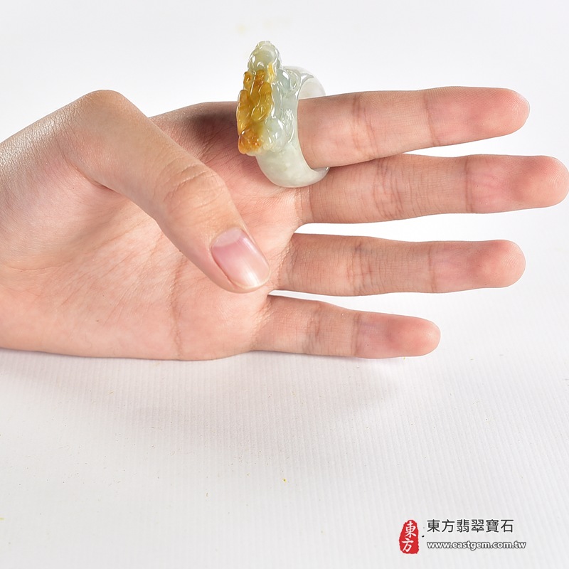 翡翠戒指｜天然玉石玉戒・日常配戴與送禮款式｜圓滿和合・平安順遂・吉祥如意・福氣常伴・情緣長久｜翡翠玉戒・版指戒・板指戒・結婚戒指・男女對戒・情侶對戒｜可客製化訂做各式翡翠戒指、吊墜、玉珮與項鍊｜RNG1011｜商品照片與資料介紹 15