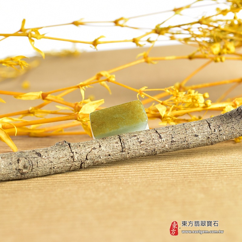 白底青帶黃翡福祿壽翡翠戒指｜RNG1012｜淺綠褐黃天然多色層次・梯形雕面・寬版厚實戒身・大器板指造型｜男款拇指戒、個性翡翠玉戒、福祿壽祝福送禮與東方玉石收藏｜福祿壽翡翠戒・寬版玉板指・附鑑定證書｜東方翡翠寶石專賣店 6