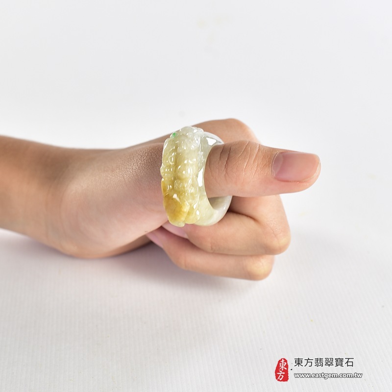 翡翠戒指|天然玉石玉戒・日常配戴與送禮款式|圓滿和合・平安順遂・吉祥如意・福氣常伴・情緣長久|翡翠玉戒・版指戒・板指戒・結婚戒指・男女對戒・情侶對戒|可客製化訂做各式翡翠戒指、吊墜、玉珮與項鍊|RNG1014|商品照片與資料介紹 9 翡翠戒指|天然玉石玉戒・日常配戴與送禮款式|圓滿和合・平安順遂・吉祥如意・福氣常伴・情緣長久|翡翠玉戒・版指戒・板指戒・結婚戒指・男女對戒・情侶對戒|可客製化訂做各式翡翠戒指、吊墜、玉珮與項鍊|RNG1014|商品照片與資料介紹 9