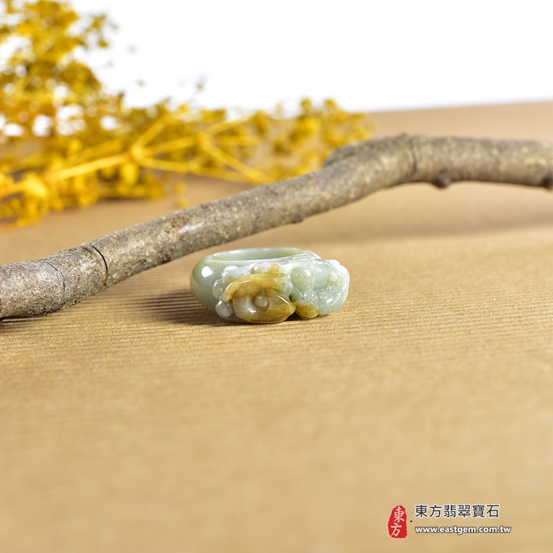 翡翠戒指|天然玉石玉戒・日常配戴與送禮款式|圓滿和合・平安順遂・吉祥如意・福氣常伴・情緣長久|翡翠玉戒・版指戒・板指戒・結婚戒指・男女對戒・情侶對戒|可客製化訂做各式翡翠戒指、吊墜、玉珮與項鍊|RNG1015|商品照片與資料介紹 8 翡翠戒指|天然玉石玉戒・日常配戴與送禮款式|圓滿和合・平安順遂・吉祥如意・福氣常伴・情緣長久|翡翠玉戒・版指戒・板指戒・結婚戒指・男女對戒・情侶對戒|可客製化訂做各式翡翠戒指、吊墜、玉珮與項鍊|RNG1015|商品照片與資料介紹 8