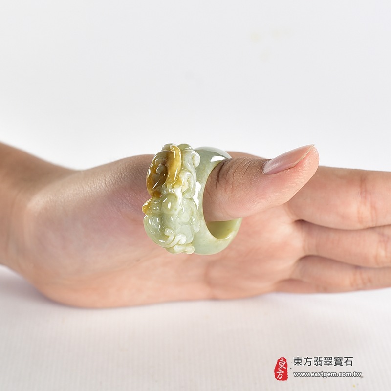 翡翠戒指|天然玉石玉戒・日常配戴與送禮款式|圓滿和合・平安順遂・吉祥如意・福氣常伴・情緣長久|翡翠玉戒・版指戒・板指戒・結婚戒指・男女對戒・情侶對戒|可客製化訂做各式翡翠戒指、吊墜、玉珮與項鍊|RNG1015|商品照片與資料介紹 9 翡翠戒指|天然玉石玉戒・日常配戴與送禮款式|圓滿和合・平安順遂・吉祥如意・福氣常伴・情緣長久|翡翠玉戒・版指戒・板指戒・結婚戒指・男女對戒・情侶對戒|可客製化訂做各式翡翠戒指、吊墜、玉珮與項鍊|RNG1015|商品照片與資料介紹 9
