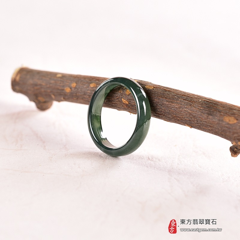 翡翠戒指|天然玉石玉戒・日常配戴與送禮款式|圓滿和合・平安順遂・吉祥如意・福氣常伴・情緣長久|翡翠玉戒・版指戒・板指戒・結婚戒指・男女對戒・情侶對戒|可客製化訂做各式翡翠戒指、吊墜、玉珮與項鍊|RNG1019|商品照片與資料介紹 4 翡翠戒指|天然玉石玉戒・日常配戴與送禮款式|圓滿和合・平安順遂・吉祥如意・福氣常伴・情緣長久|翡翠玉戒・版指戒・板指戒・結婚戒指・男女對戒・情侶對戒|可客製化訂做各式翡翠戒指、吊墜、玉珮與項鍊|RNG1019|商品照片與資料介紹 4