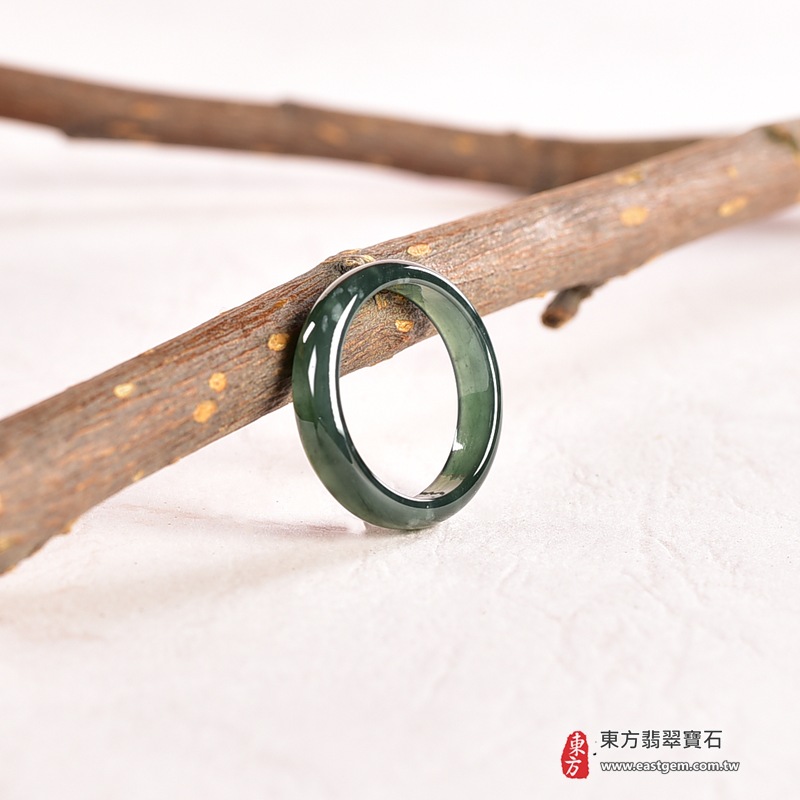 翡翠戒指|天然玉石玉戒・日常配戴與送禮款式|圓滿和合・平安順遂・吉祥如意・福氣常伴・情緣長久|翡翠玉戒・版指戒・板指戒・結婚戒指・男女對戒・情侶對戒|可客製化訂做各式翡翠戒指、吊墜、玉珮與項鍊|RNG1019|商品照片與資料介紹 6 翡翠戒指|天然玉石玉戒・日常配戴與送禮款式|圓滿和合・平安順遂・吉祥如意・福氣常伴・情緣長久|翡翠玉戒・版指戒・板指戒・結婚戒指・男女對戒・情侶對戒|可客製化訂做各式翡翠戒指、吊墜、玉珮與項鍊|RNG1019|商品照片與資料介紹 6