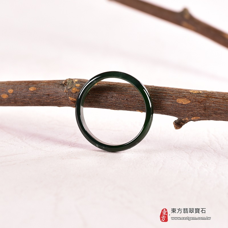 翡翠戒指|天然玉石玉戒・日常配戴與送禮款式|圓滿和合・平安順遂・吉祥如意・福氣常伴・情緣長久|翡翠玉戒・版指戒・板指戒・結婚戒指・男女對戒・情侶對戒|可客製化訂做各式翡翠戒指、吊墜、玉珮與項鍊|RNG1020|商品照片與資料介紹 3 翡翠戒指|天然玉石玉戒・日常配戴與送禮款式|圓滿和合・平安順遂・吉祥如意・福氣常伴・情緣長久|翡翠玉戒・版指戒・板指戒・結婚戒指・男女對戒・情侶對戒|可客製化訂做各式翡翠戒指、吊墜、玉珮與項鍊|RNG1020|商品照片與資料介紹 3