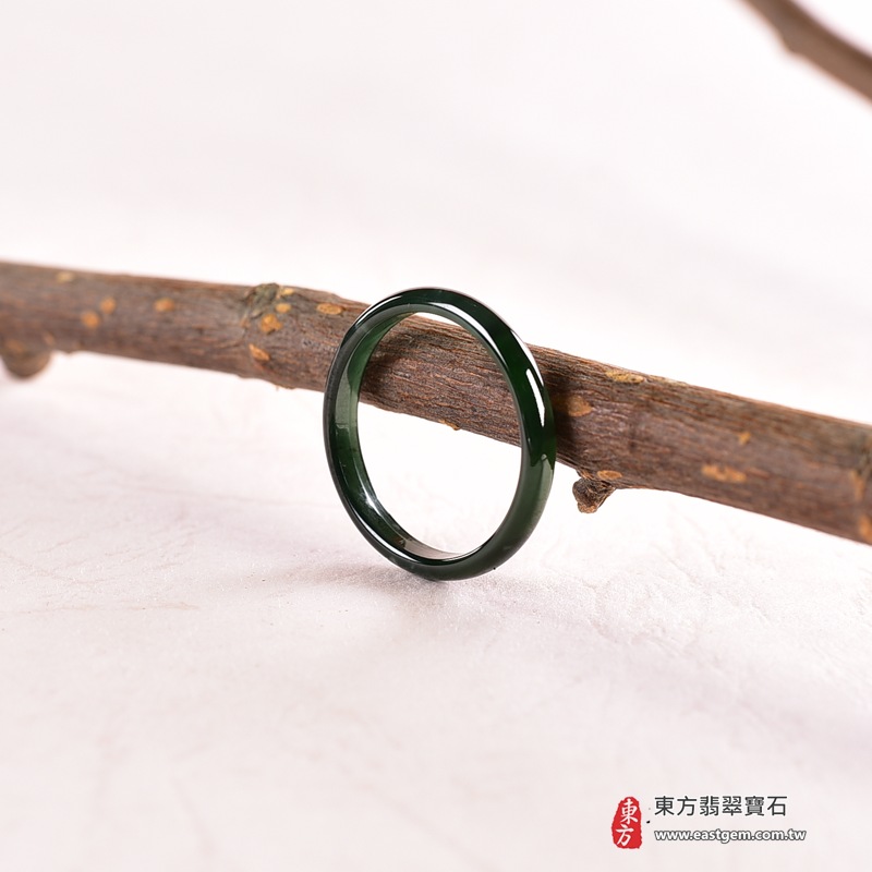 翡翠戒指|天然玉石玉戒・日常配戴與送禮款式|圓滿和合・平安順遂・吉祥如意・福氣常伴・情緣長久|翡翠玉戒・版指戒・板指戒・結婚戒指・男女對戒・情侶對戒|可客製化訂做各式翡翠戒指、吊墜、玉珮與項鍊|RNG1020|商品照片與資料介紹 4 翡翠戒指|天然玉石玉戒・日常配戴與送禮款式|圓滿和合・平安順遂・吉祥如意・福氣常伴・情緣長久|翡翠玉戒・版指戒・板指戒・結婚戒指・男女對戒・情侶對戒|可客製化訂做各式翡翠戒指、吊墜、玉珮與項鍊|RNG1020|商品照片與資料介紹 4