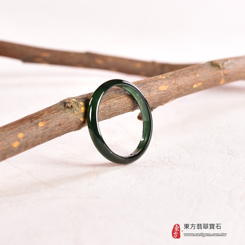 翡翠戒指|天然玉石玉戒・日常配戴與送禮款式|圓滿和合・平安順遂・吉祥如意・福氣常伴・情緣長久|翡翠玉戒・版指戒・板指戒・結婚戒指・男女對戒・情侶對戒|可客製化訂做各式翡翠戒指、吊墜、玉珮與項鍊|RNG1020|商品照片與資料介紹 7 翡翠戒指|天然玉石玉戒・日常配戴與送禮款式|圓滿和合・平安順遂・吉祥如意・福氣常伴・情緣長久|翡翠玉戒・版指戒・板指戒・結婚戒指・男女對戒・情侶對戒|可客製化訂做各式翡翠戒指、吊墜、玉珮與項鍊|RNG1020|商品照片與資料介紹 7