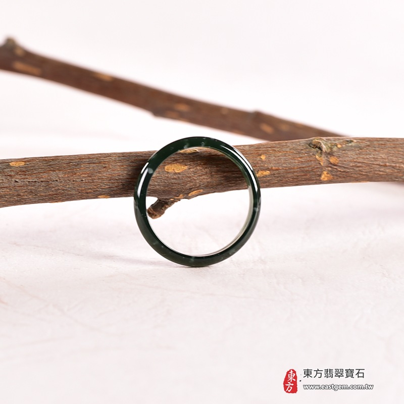 翡翠戒指|天然玉石玉戒・日常配戴與送禮款式|圓滿和合・平安順遂・吉祥如意・福氣常伴・情緣長久|翡翠玉戒・版指戒・板指戒・結婚戒指・男女對戒・情侶對戒|可客製化訂做各式翡翠戒指、吊墜、玉珮與項鍊|RNG1021|商品照片與資料介紹 4 翡翠戒指|天然玉石玉戒・日常配戴與送禮款式|圓滿和合・平安順遂・吉祥如意・福氣常伴・情緣長久|翡翠玉戒・版指戒・板指戒・結婚戒指・男女對戒・情侶對戒|可客製化訂做各式翡翠戒指、吊墜、玉珮與項鍊|RNG1021|商品照片與資料介紹 4