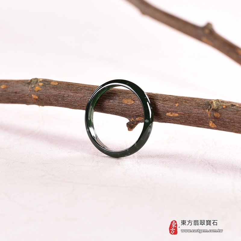 翡翠戒指|天然玉石玉戒・日常配戴與送禮款式|圓滿和合・平安順遂・吉祥如意・福氣常伴・情緣長久|翡翠玉戒・版指戒・板指戒・結婚戒指・男女對戒・情侶對戒|可客製化訂做各式翡翠戒指、吊墜、玉珮與項鍊|RNG1021|商品照片與資料介紹 5 翡翠戒指|天然玉石玉戒・日常配戴與送禮款式|圓滿和合・平安順遂・吉祥如意・福氣常伴・情緣長久|翡翠玉戒・版指戒・板指戒・結婚戒指・男女對戒・情侶對戒|可客製化訂做各式翡翠戒指、吊墜、玉珮與項鍊|RNG1021|商品照片與資料介紹 5