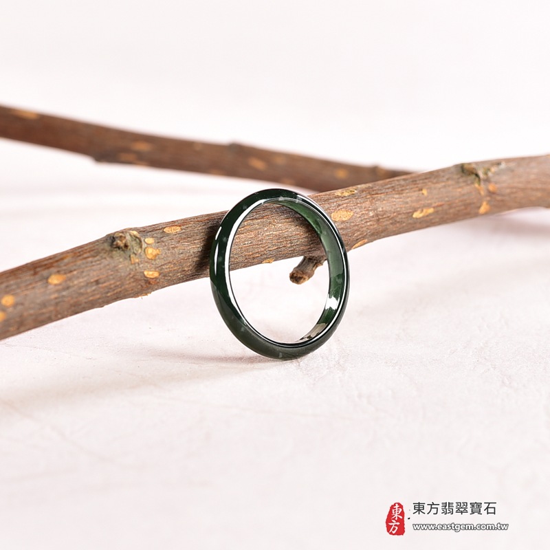 翡翠戒指|天然玉石玉戒・日常配戴與送禮款式|圓滿和合・平安順遂・吉祥如意・福氣常伴・情緣長久|翡翠玉戒・版指戒・板指戒・結婚戒指・男女對戒・情侶對戒|可客製化訂做各式翡翠戒指、吊墜、玉珮與項鍊|RNG1021|商品照片與資料介紹 7 翡翠戒指|天然玉石玉戒・日常配戴與送禮款式|圓滿和合・平安順遂・吉祥如意・福氣常伴・情緣長久|翡翠玉戒・版指戒・板指戒・結婚戒指・男女對戒・情侶對戒|可客製化訂做各式翡翠戒指、吊墜、玉珮與項鍊|RNG1021|商品照片與資料介紹 7