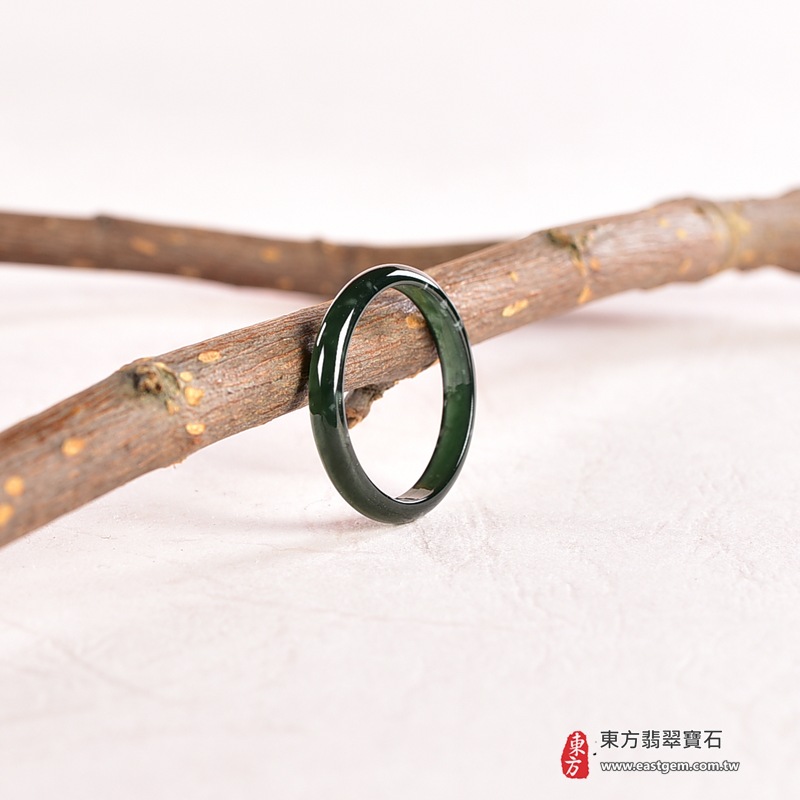 翡翠戒指|天然玉石玉戒・日常配戴與送禮款式|圓滿和合・平安順遂・吉祥如意・福氣常伴・情緣長久|翡翠玉戒・版指戒・板指戒・結婚戒指・男女對戒・情侶對戒|可客製化訂做各式翡翠戒指、吊墜、玉珮與項鍊|RNG1021|商品照片與資料介紹 8 翡翠戒指|天然玉石玉戒・日常配戴與送禮款式|圓滿和合・平安順遂・吉祥如意・福氣常伴・情緣長久|翡翠玉戒・版指戒・板指戒・結婚戒指・男女對戒・情侶對戒|可客製化訂做各式翡翠戒指、吊墜、玉珮與項鍊|RNG1021|商品照片與資料介紹 8