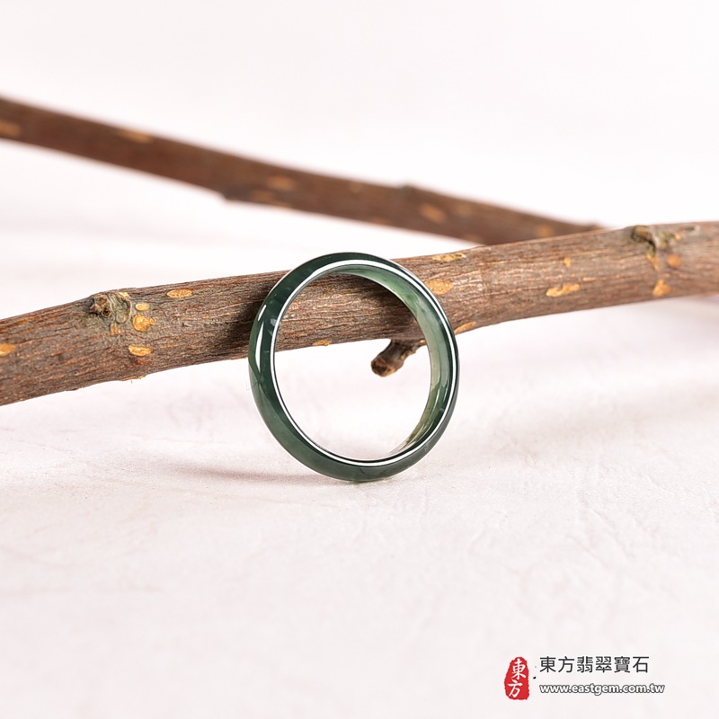 翡翠戒指|天然玉石玉戒・日常配戴與送禮款式|圓滿和合・平安順遂・吉祥如意・福氣常伴・情緣長久|翡翠玉戒・版指戒・板指戒・結婚戒指・男女對戒・情侶對戒|可客製化訂做各式翡翠戒指、吊墜、玉珮與項鍊|RNG1023|商品照片與資料介紹 4 翡翠戒指|天然玉石玉戒・日常配戴與送禮款式|圓滿和合・平安順遂・吉祥如意・福氣常伴・情緣長久|翡翠玉戒・版指戒・板指戒・結婚戒指・男女對戒・情侶對戒|可客製化訂做各式翡翠戒指、吊墜、玉珮與項鍊|RNG1023|商品照片與資料介紹 4