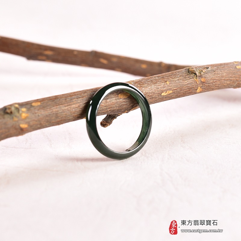 翡翠戒指|天然玉石玉戒・日常配戴與送禮款式|圓滿和合・平安順遂・吉祥如意・福氣常伴・情緣長久|翡翠玉戒・版指戒・板指戒・結婚戒指・男女對戒・情侶對戒|可客製化訂做各式翡翠戒指、吊墜、玉珮與項鍊|RNG1024|商品照片與資料介紹 5 翡翠戒指|天然玉石玉戒・日常配戴與送禮款式|圓滿和合・平安順遂・吉祥如意・福氣常伴・情緣長久|翡翠玉戒・版指戒・板指戒・結婚戒指・男女對戒・情侶對戒|可客製化訂做各式翡翠戒指、吊墜、玉珮與項鍊|RNG1024|商品照片與資料介紹 5