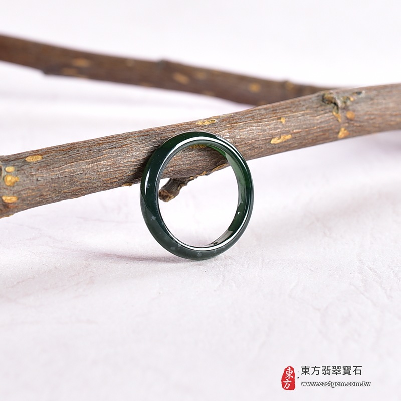 翡翠戒指|天然玉石玉戒・日常配戴與送禮款式|圓滿和合・平安順遂・吉祥如意・福氣常伴・情緣長久|翡翠玉戒・版指戒・板指戒・結婚戒指・男女對戒・情侶對戒|可客製化訂做各式翡翠戒指、吊墜、玉珮與項鍊|RNG1025|商品照片與資料介紹 3 翡翠戒指|天然玉石玉戒・日常配戴與送禮款式|圓滿和合・平安順遂・吉祥如意・福氣常伴・情緣長久|翡翠玉戒・版指戒・板指戒・結婚戒指・男女對戒・情侶對戒|可客製化訂做各式翡翠戒指、吊墜、玉珮與項鍊|RNG1025|商品照片與資料介紹 3