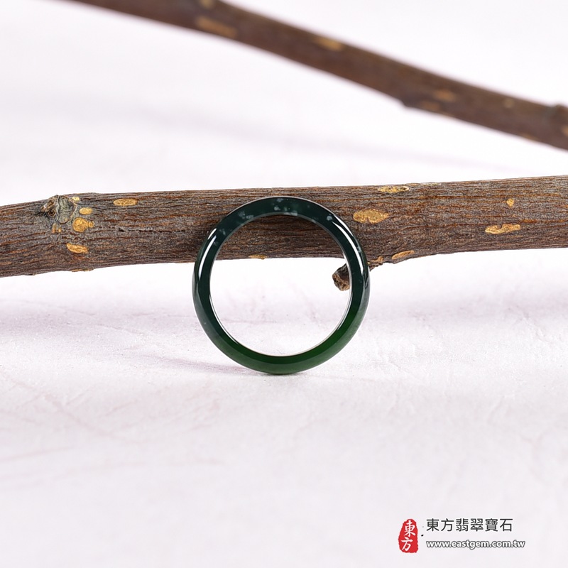 翡翠戒指|天然玉石玉戒・日常配戴與送禮款式|圓滿和合・平安順遂・吉祥如意・福氣常伴・情緣長久|翡翠玉戒・版指戒・板指戒・結婚戒指・男女對戒・情侶對戒|可客製化訂做各式翡翠戒指、吊墜、玉珮與項鍊|RNG1025|商品照片與資料介紹 7 翡翠戒指|天然玉石玉戒・日常配戴與送禮款式|圓滿和合・平安順遂・吉祥如意・福氣常伴・情緣長久|翡翠玉戒・版指戒・板指戒・結婚戒指・男女對戒・情侶對戒|可客製化訂做各式翡翠戒指、吊墜、玉珮與項鍊|RNG1025|商品照片與資料介紹 7