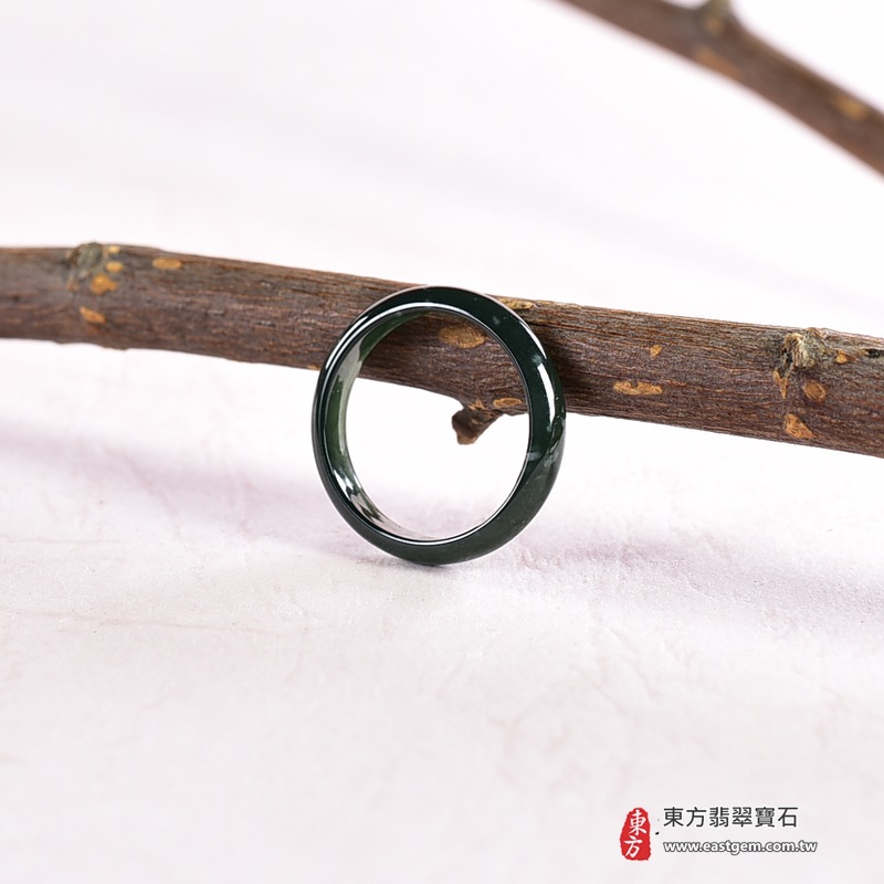 翡翠戒指|天然玉石玉戒・日常配戴與送禮款式|圓滿和合・平安順遂・吉祥如意・福氣常伴・情緣長久|翡翠玉戒・版指戒・板指戒・結婚戒指・男女對戒・情侶對戒|可客製化訂做各式翡翠戒指、吊墜、玉珮與項鍊|RNG1026|商品照片與資料介紹 4 翡翠戒指|天然玉石玉戒・日常配戴與送禮款式|圓滿和合・平安順遂・吉祥如意・福氣常伴・情緣長久|翡翠玉戒・版指戒・板指戒・結婚戒指・男女對戒・情侶對戒|可客製化訂做各式翡翠戒指、吊墜、玉珮與項鍊|RNG1026|商品照片與資料介紹 4