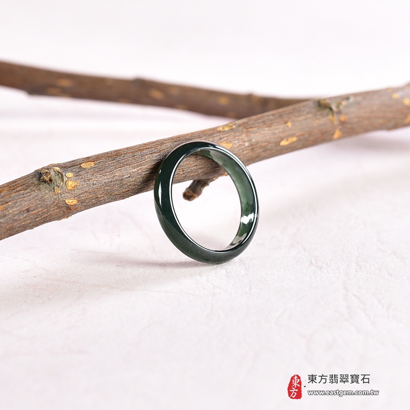 翡翠戒指|天然玉石玉戒・日常配戴與送禮款式|圓滿和合・平安順遂・吉祥如意・福氣常伴・情緣長久|翡翠玉戒・版指戒・板指戒・結婚戒指・男女對戒・情侶對戒|可客製化訂做各式翡翠戒指、吊墜、玉珮與項鍊|RNG1026|商品照片與資料介紹 5 翡翠戒指|天然玉石玉戒・日常配戴與送禮款式|圓滿和合・平安順遂・吉祥如意・福氣常伴・情緣長久|翡翠玉戒・版指戒・板指戒・結婚戒指・男女對戒・情侶對戒|可客製化訂做各式翡翠戒指、吊墜、玉珮與項鍊|RNG1026|商品照片與資料介紹 5