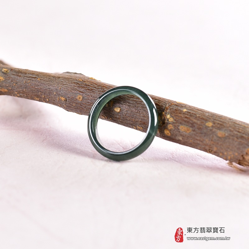 翡翠戒指|天然玉石玉戒・日常配戴與送禮款式|圓滿和合・平安順遂・吉祥如意・福氣常伴・情緣長久|翡翠玉戒・版指戒・板指戒・結婚戒指・男女對戒・情侶對戒|可客製化訂做各式翡翠戒指、吊墜、玉珮與項鍊|RNG1028|商品照片與資料介紹 5 翡翠戒指|天然玉石玉戒・日常配戴與送禮款式|圓滿和合・平安順遂・吉祥如意・福氣常伴・情緣長久|翡翠玉戒・版指戒・板指戒・結婚戒指・男女對戒・情侶對戒|可客製化訂做各式翡翠戒指、吊墜、玉珮與項鍊|RNG1028|商品照片與資料介紹 5