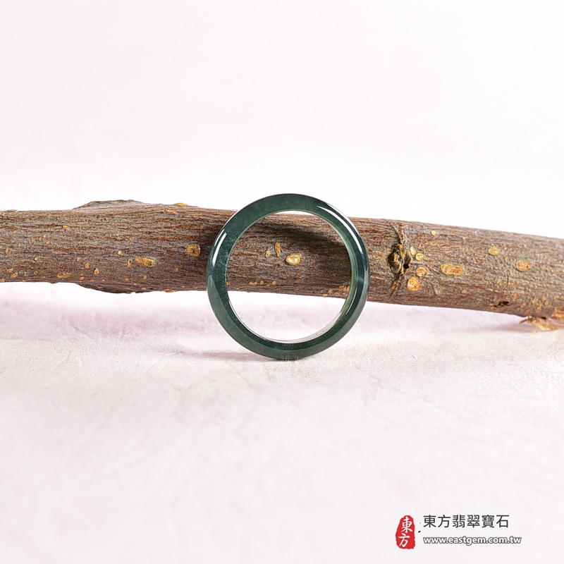 翡翠戒指|天然玉石玉戒・日常配戴與送禮款式|圓滿和合・平安順遂・吉祥如意・福氣常伴・情緣長久|翡翠玉戒・版指戒・板指戒・結婚戒指・男女對戒・情侶對戒|可客製化訂做各式翡翠戒指、吊墜、玉珮與項鍊|RNG1028|商品照片與資料介紹 6 翡翠戒指|天然玉石玉戒・日常配戴與送禮款式|圓滿和合・平安順遂・吉祥如意・福氣常伴・情緣長久|翡翠玉戒・版指戒・板指戒・結婚戒指・男女對戒・情侶對戒|可客製化訂做各式翡翠戒指、吊墜、玉珮與項鍊|RNG1028|商品照片與資料介紹 6