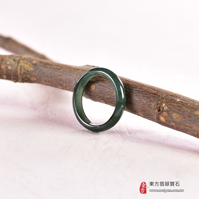 翡翠戒指|天然玉石玉戒・日常配戴與送禮款式|圓滿和合・平安順遂・吉祥如意・福氣常伴・情緣長久|翡翠玉戒・版指戒・板指戒・結婚戒指・男女對戒・情侶對戒|可客製化訂做各式翡翠戒指、吊墜、玉珮與項鍊|RNG1029|商品照片與資料介紹 4 翡翠戒指|天然玉石玉戒・日常配戴與送禮款式|圓滿和合・平安順遂・吉祥如意・福氣常伴・情緣長久|翡翠玉戒・版指戒・板指戒・結婚戒指・男女對戒・情侶對戒|可客製化訂做各式翡翠戒指、吊墜、玉珮與項鍊|RNG1029|商品照片與資料介紹 4