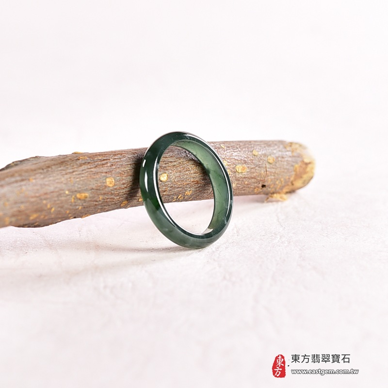 翡翠戒指|天然玉石玉戒・日常配戴與送禮款式|圓滿和合・平安順遂・吉祥如意・福氣常伴・情緣長久|翡翠玉戒・版指戒・板指戒・結婚戒指・男女對戒・情侶對戒|可客製化訂做各式翡翠戒指、吊墜、玉珮與項鍊|RNG1029|商品照片與資料介紹 5 翡翠戒指|天然玉石玉戒・日常配戴與送禮款式|圓滿和合・平安順遂・吉祥如意・福氣常伴・情緣長久|翡翠玉戒・版指戒・板指戒・結婚戒指・男女對戒・情侶對戒|可客製化訂做各式翡翠戒指、吊墜、玉珮與項鍊|RNG1029|商品照片與資料介紹 5